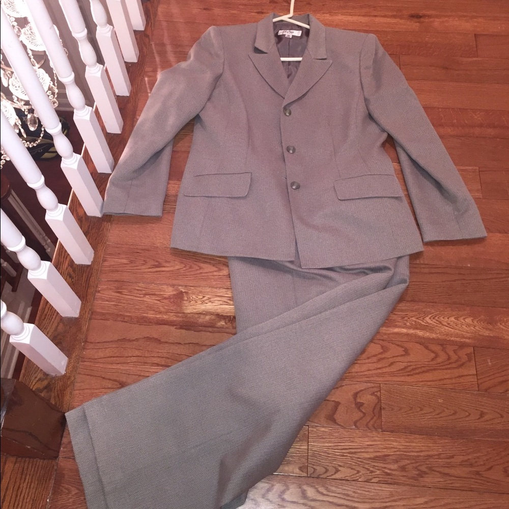 Le suit petite size 12